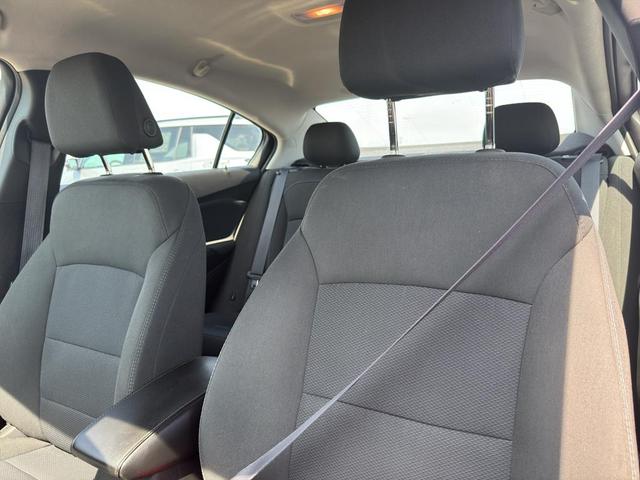 Photo of 2017 Summit White Chevrolet Cruze