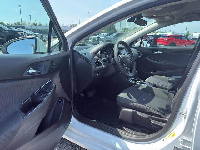 Photo of 2017 Summit White Chevrolet Cruze