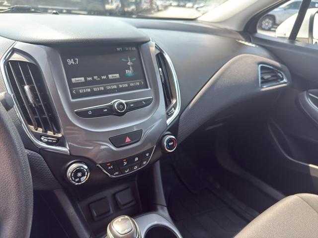 Photo of 2017 Summit White Chevrolet Cruze