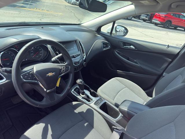 Photo of 2017 Summit White Chevrolet Cruze