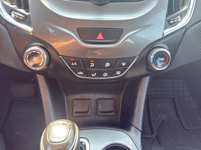 Photo of 2017 Summit White Chevrolet Cruze