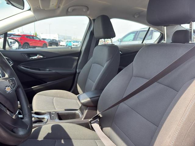 Photo of 2017 Summit White Chevrolet Cruze