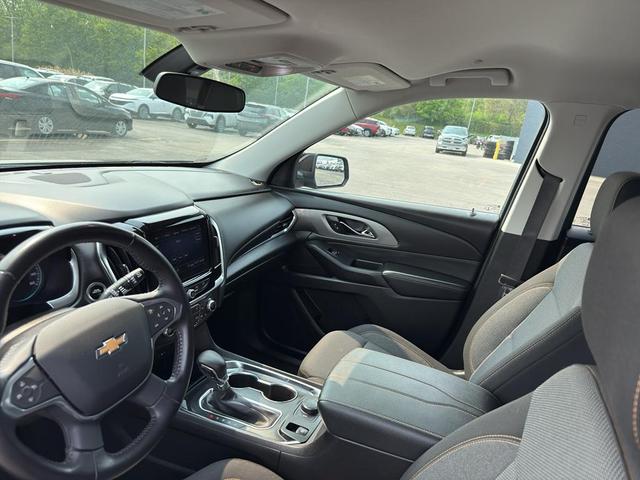 Photo of 2021 Black Cherry Metallic Chevrolet Traverse