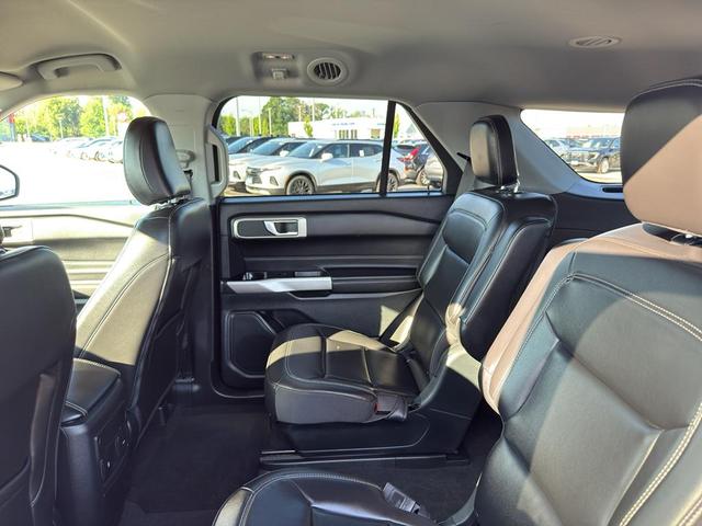 Photo of 2023 Iconic Silver Metallic Ford Explorer