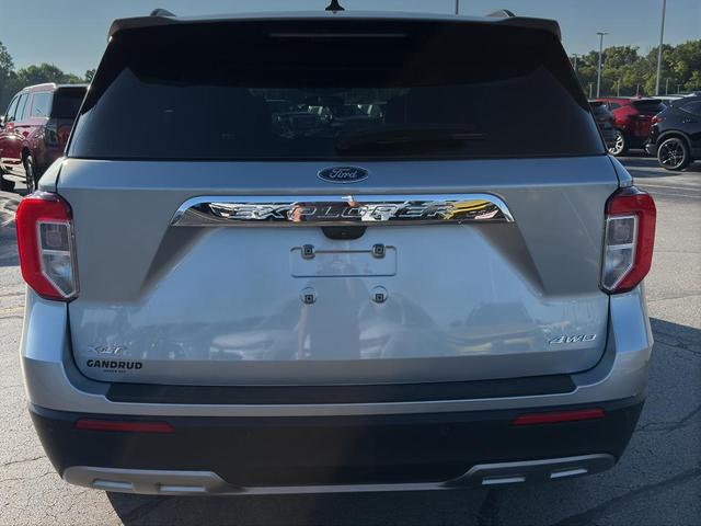 Photo of 2023 Iconic Silver Metallic Ford Explorer