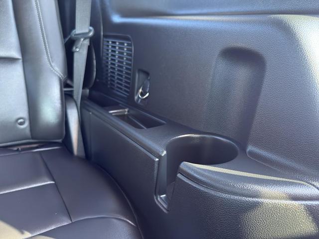 Photo of 2023 Iconic Silver Metallic Ford Explorer