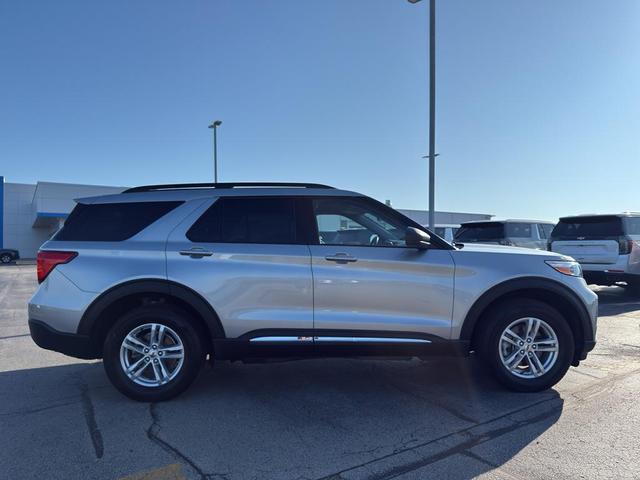 Photo of 2023 Iconic Silver Metallic Ford Explorer