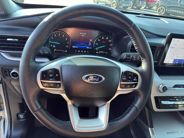 Photo of 2023 Iconic Silver Metallic Ford Explorer