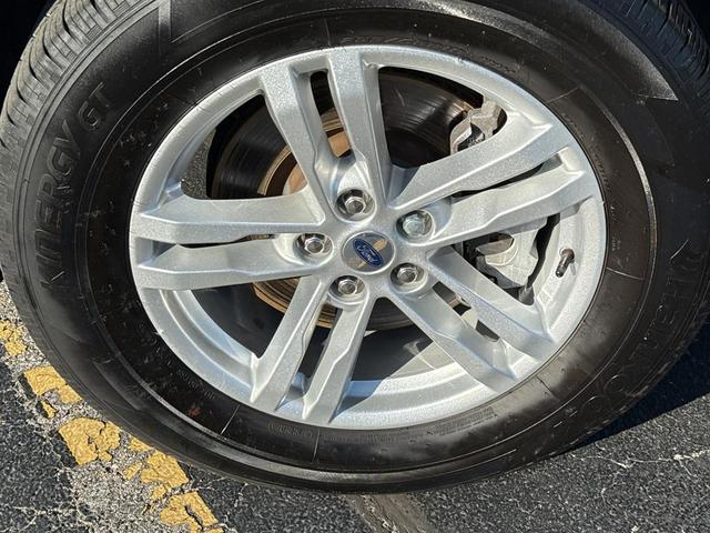 Photo of 2023 Iconic Silver Metallic Ford Explorer