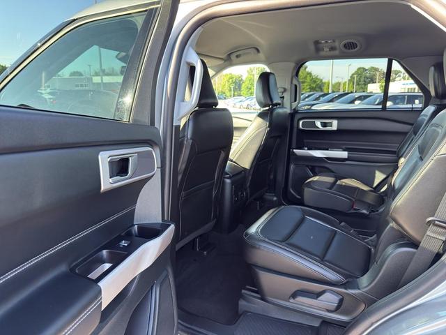 Photo of 2023 Iconic Silver Metallic Ford Explorer