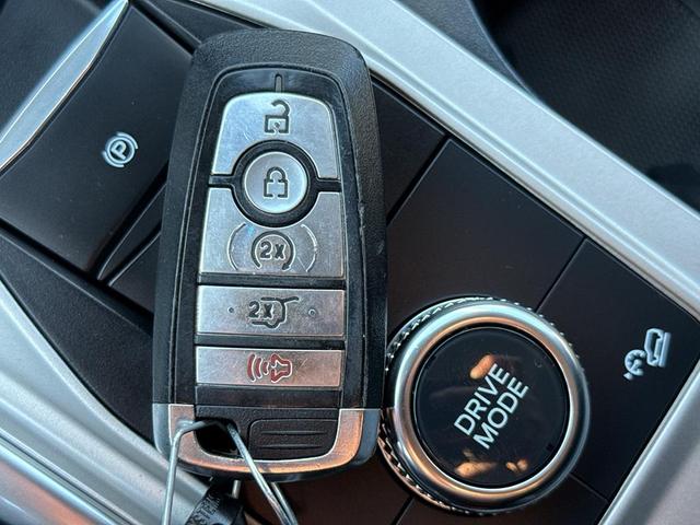 Photo of 2023 Iconic Silver Metallic Ford Explorer