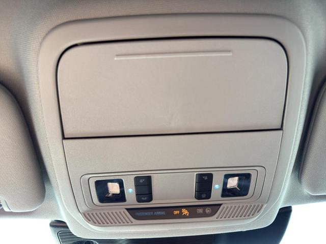 Photo of 2023 Iconic Silver Metallic Ford Explorer