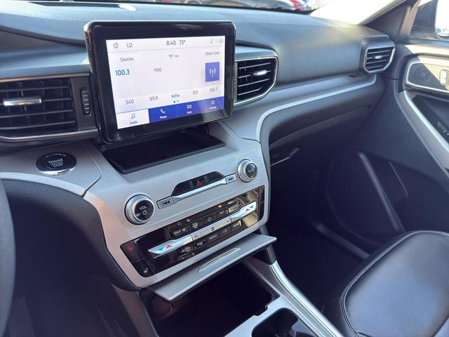 Photo of 2023 Iconic Silver Metallic Ford Explorer