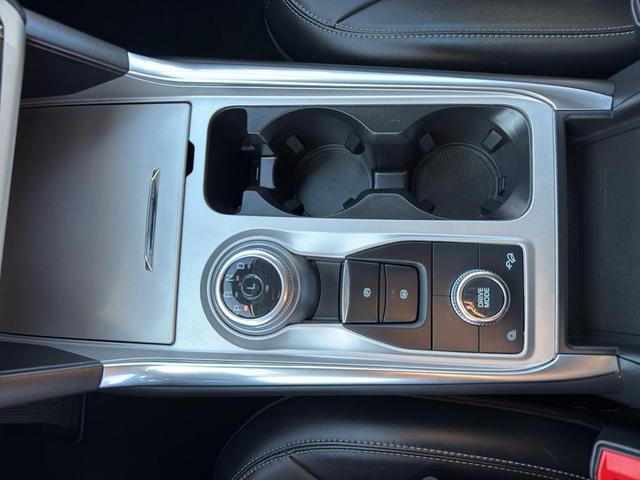 Photo of 2023 Iconic Silver Metallic Ford Explorer
