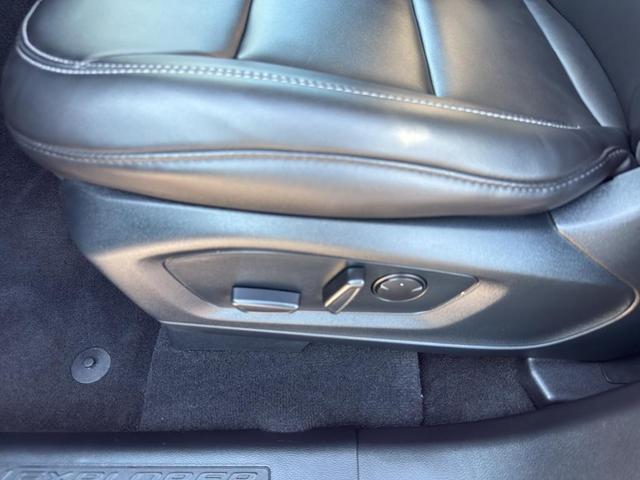 Photo of 2023 Iconic Silver Metallic Ford Explorer