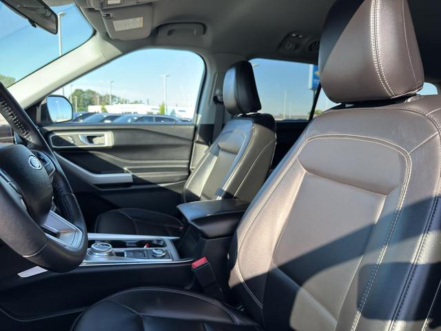 Photo of 2023 Iconic Silver Metallic Ford Explorer