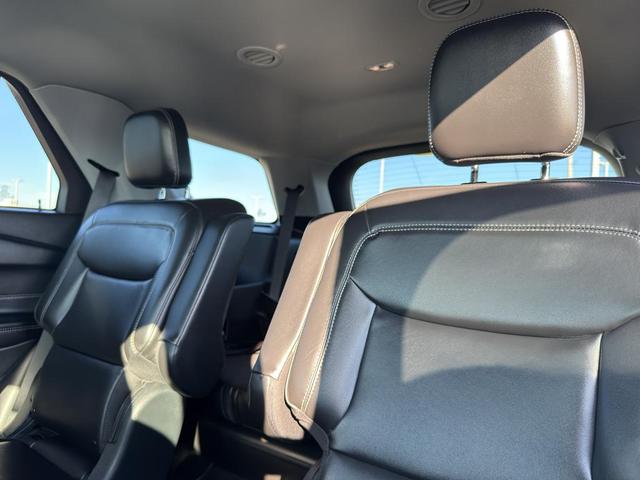 Photo of 2023 Iconic Silver Metallic Ford Explorer