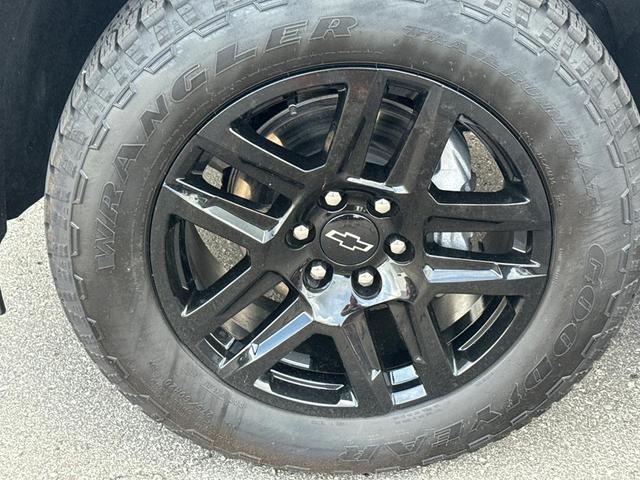 Photo of 2024 Black Chevrolet Silverado 1500