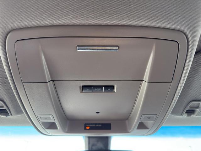 Photo of 2017 Silver Ice Metallic Chevrolet Tahoe