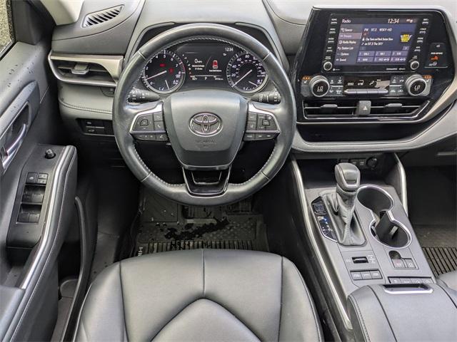 Photo of 2020 Midnight Black Toyota Highlander