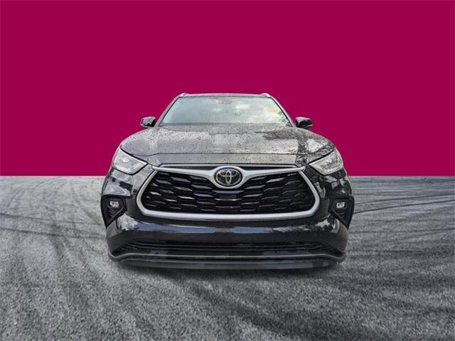 Photo of 2020 Midnight Black Toyota Highlander