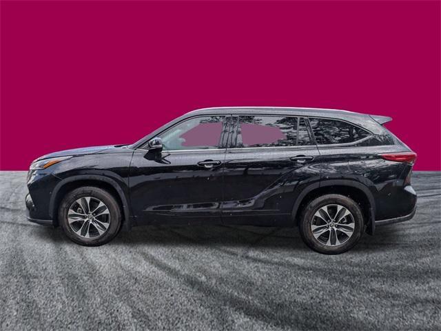 Photo of 2020 Midnight Black Toyota Highlander