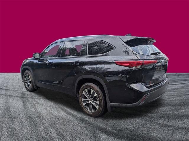 Photo of 2020 Midnight Black Toyota Highlander