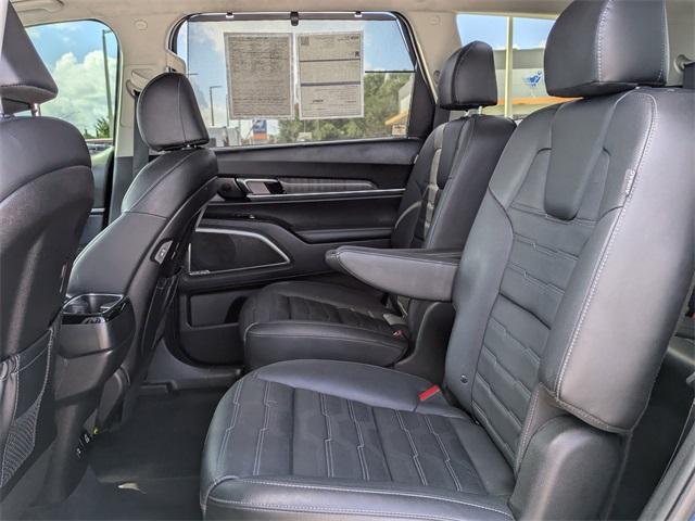 Photo of 2023 Midnight Black Kia Telluride