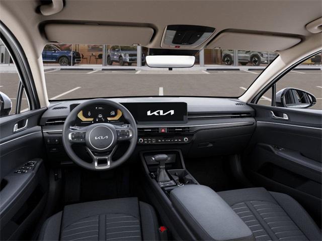 Photo of 2025 Snow White Pearl Kia K5