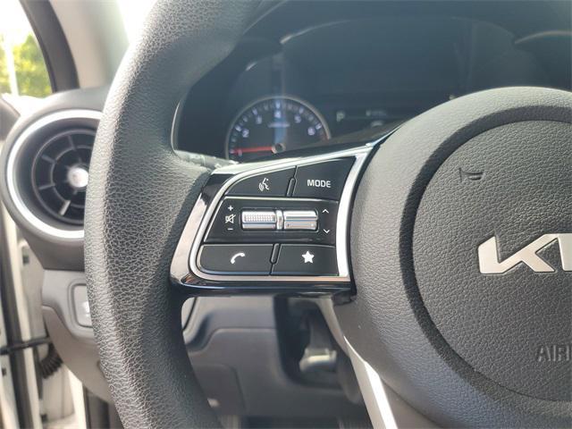 Photo of 2022 Snow White Pearl Kia Forte