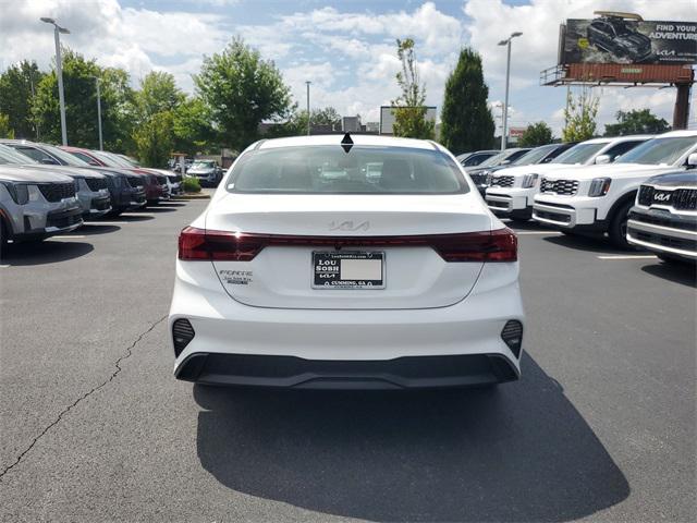 Photo of 2022 Snow White Pearl Kia Forte