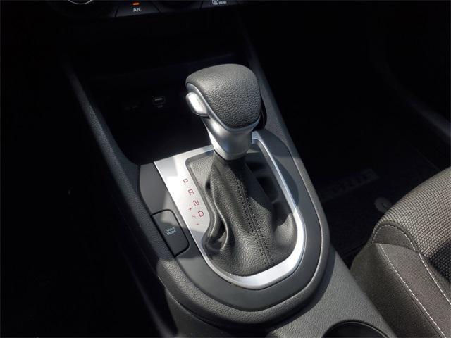 Photo of 2022 Snow White Pearl Kia Forte