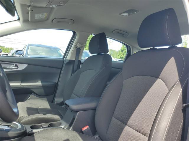 Photo of 2022 Snow White Pearl Kia Forte