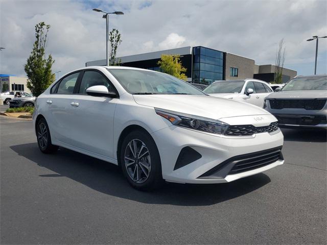 Photo of 2022 Snow White Pearl Kia Forte