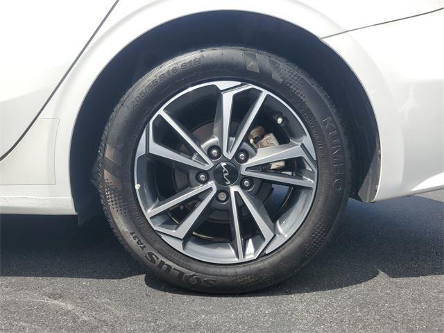 Photo of 2022 Snow White Pearl Kia Forte