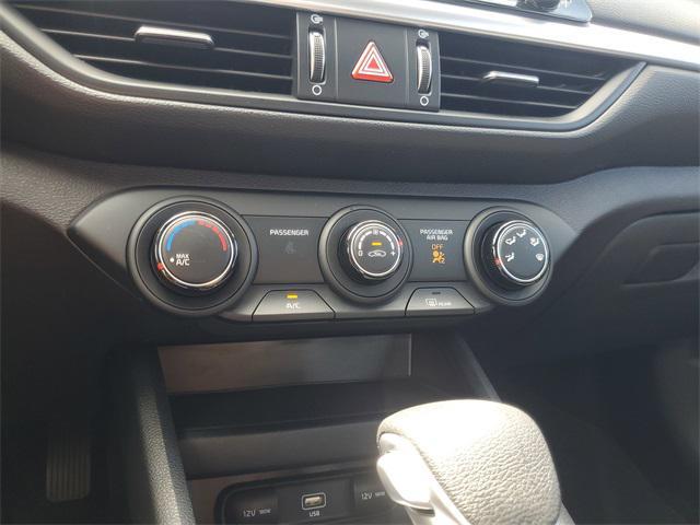 Photo of 2022 Snow White Pearl Kia Forte
