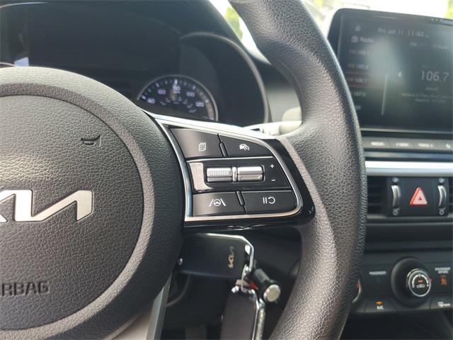 Photo of 2022 Snow White Pearl Kia Forte