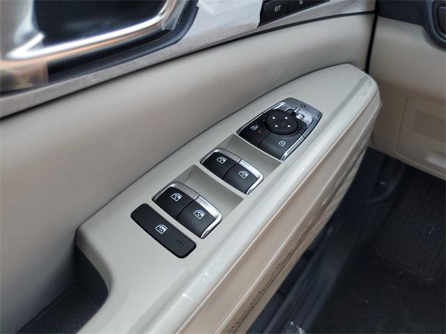 Photo of 2026 Snow White Pearl Kia Carnival Hybrid