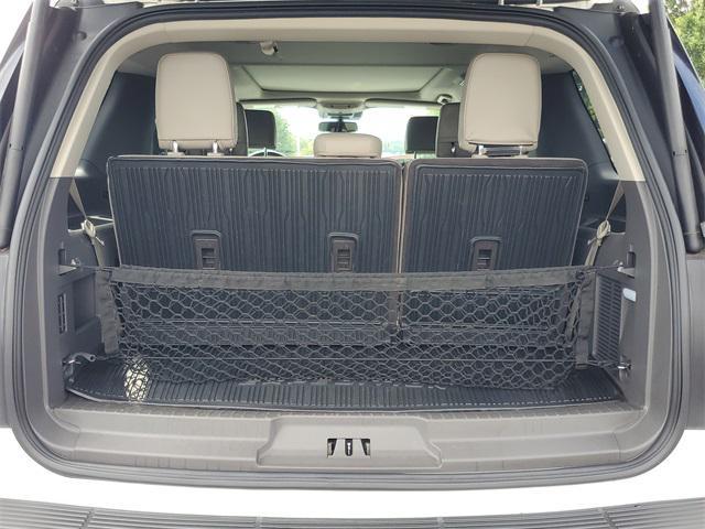 Photo of 2021 White Ford Expedition