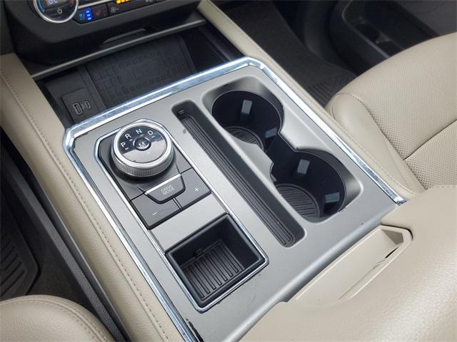 Photo of 2021 White Ford Expedition