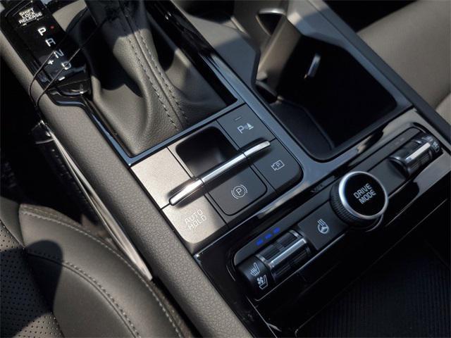 Photo of 2025 Aurora Black Pearl Kia K5