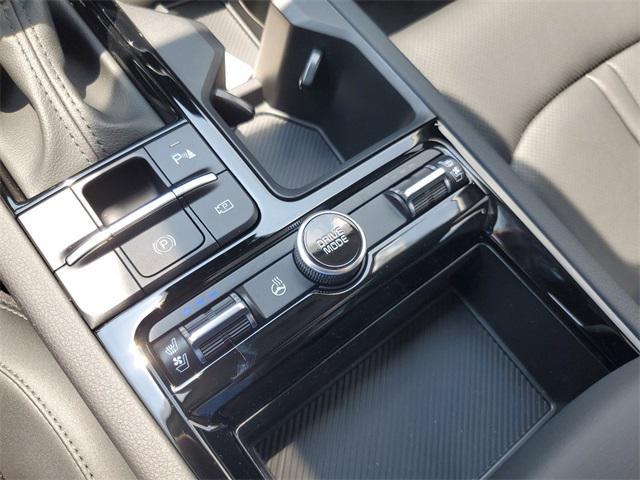 Photo of 2025 Aurora Black Pearl Kia K5