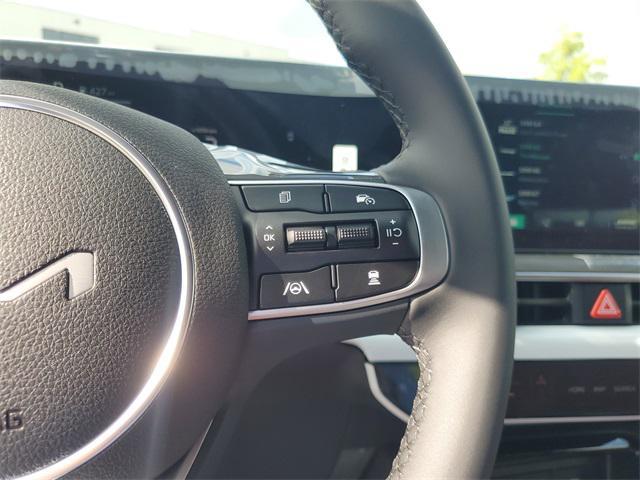 Photo of 2025 Wolf Gray Kia K5