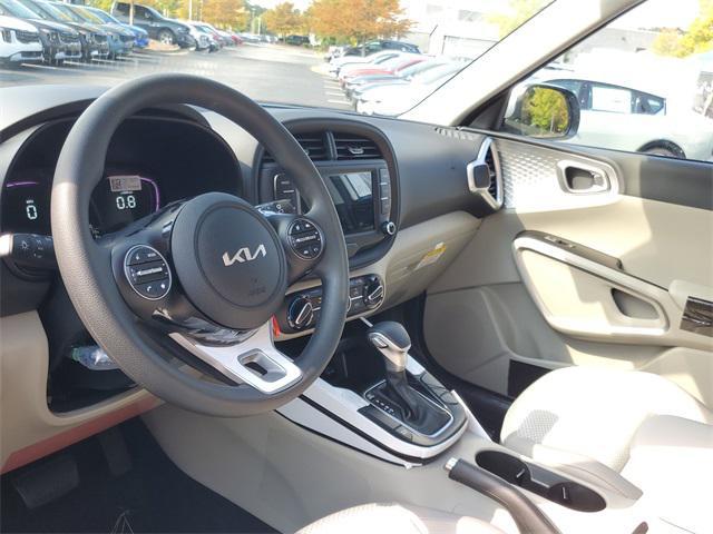 Photo of 2025 Snow White Pearl Kia Soul