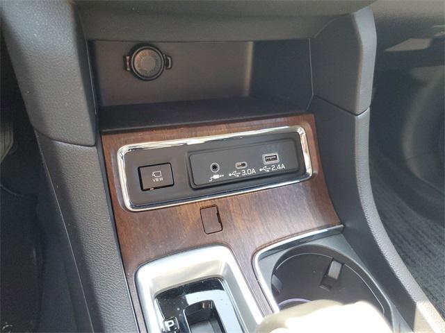 Photo of 2024 Ice Silver Metallic Subaru Ascent