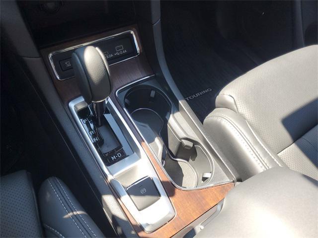 Photo of 2024 Ice Silver Metallic Subaru Ascent