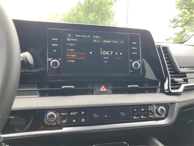 Photo of 2025 Snow White Pearl Kia Sportage Hybrid