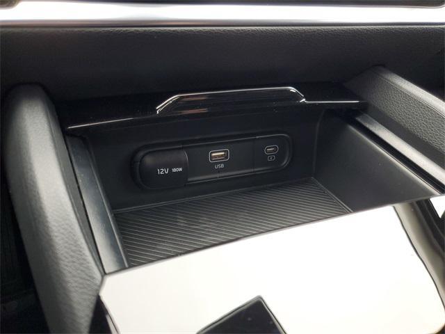 Photo of 2025 Snow White Pearl Kia Sportage Hybrid