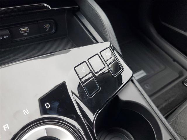 Photo of 2025 Snow White Pearl Kia Sportage Hybrid