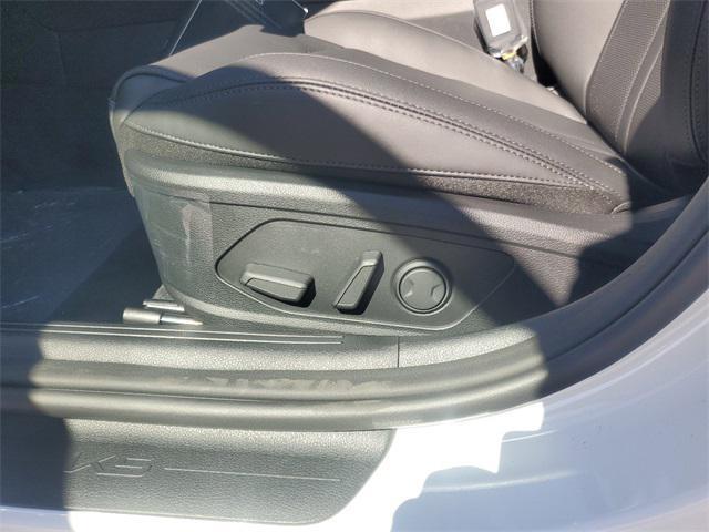Photo of 2025 Snow White Pearl Kia K5